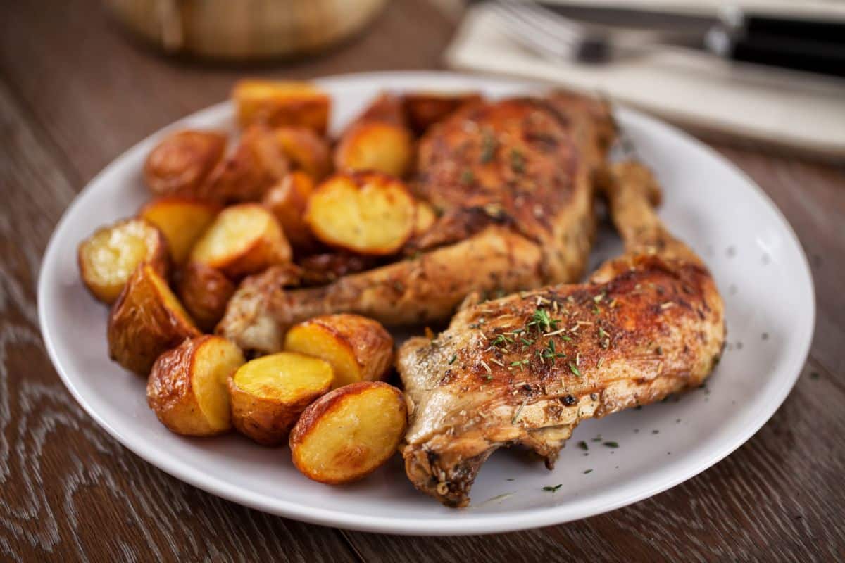 Cuisses de poulet et pomme de terre rôties au four Cousina