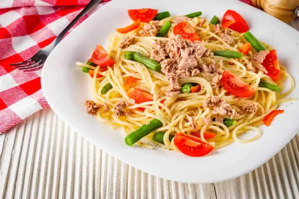Spaghetti au thon et tomates