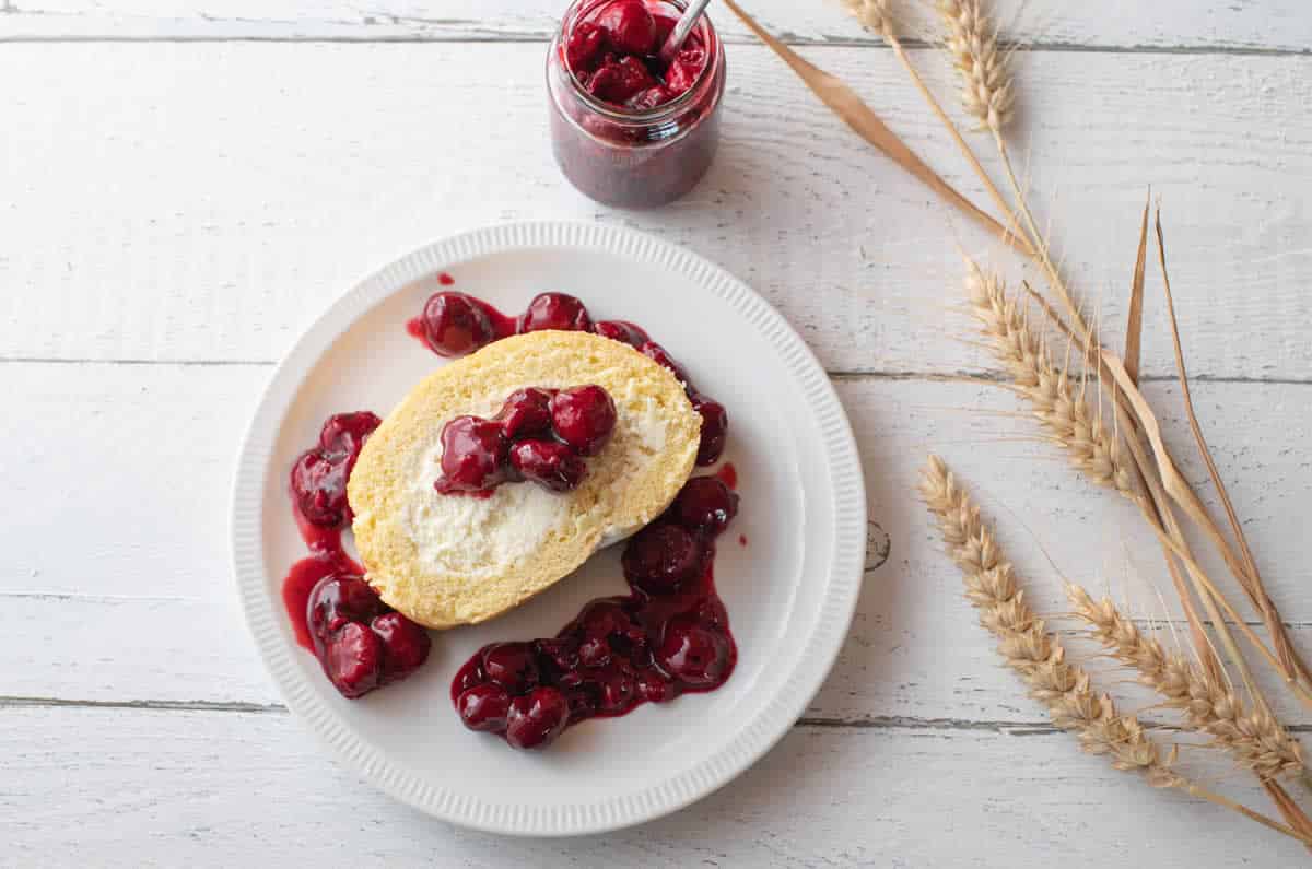 Gâteau roulé à la crème fouettée