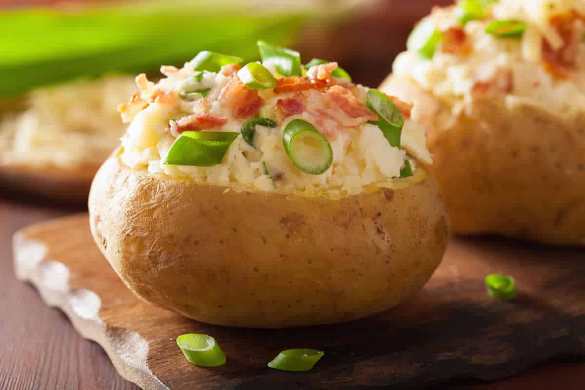 Pommes de terre au four farcies de fromage