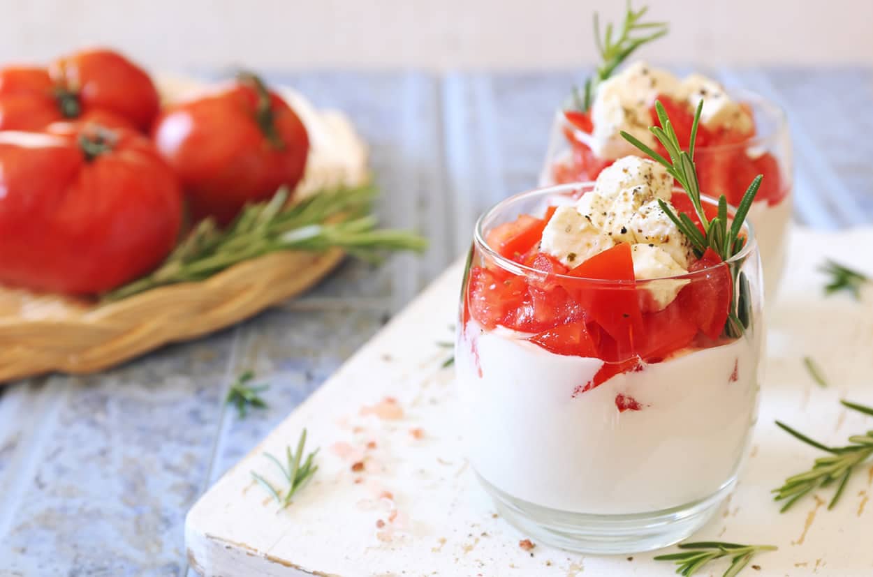 Apéritif yaourt au fromage et tomate