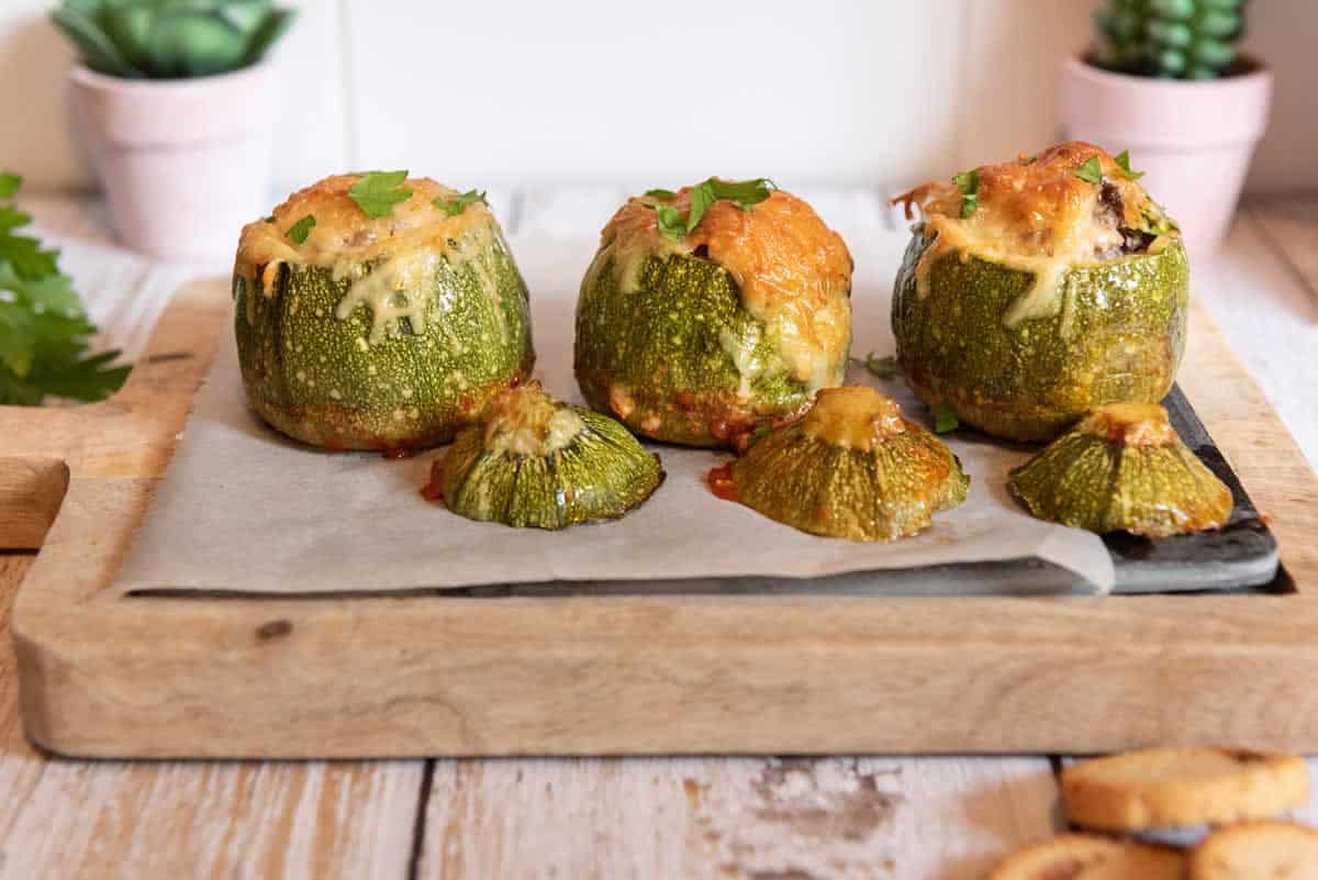 Courgettes rondes farcies à la viande hachée et aux légumes