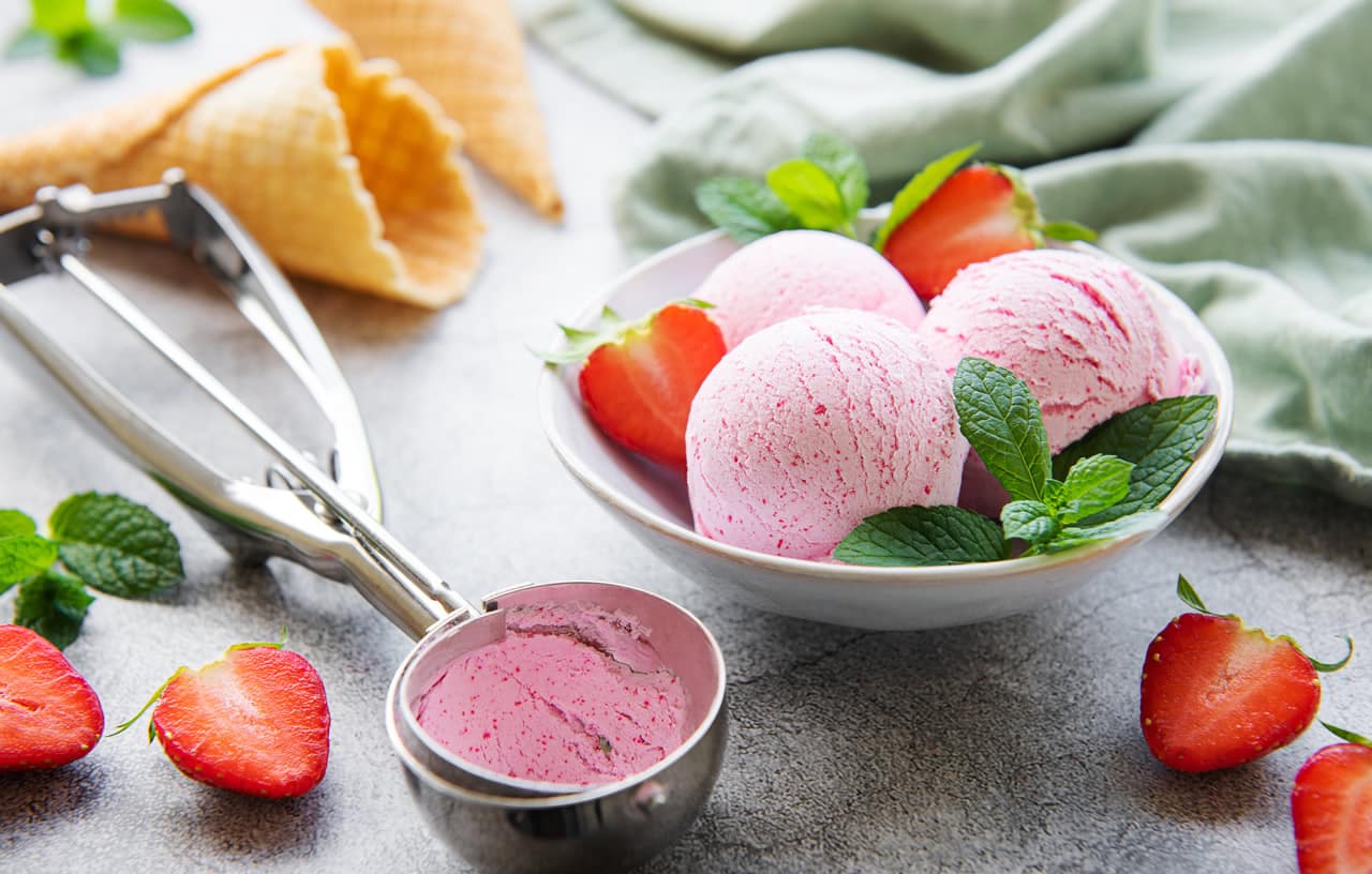 Glace aux fraises maison