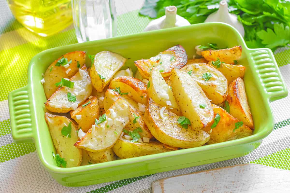 Pommes de terre avec ail rôties au four