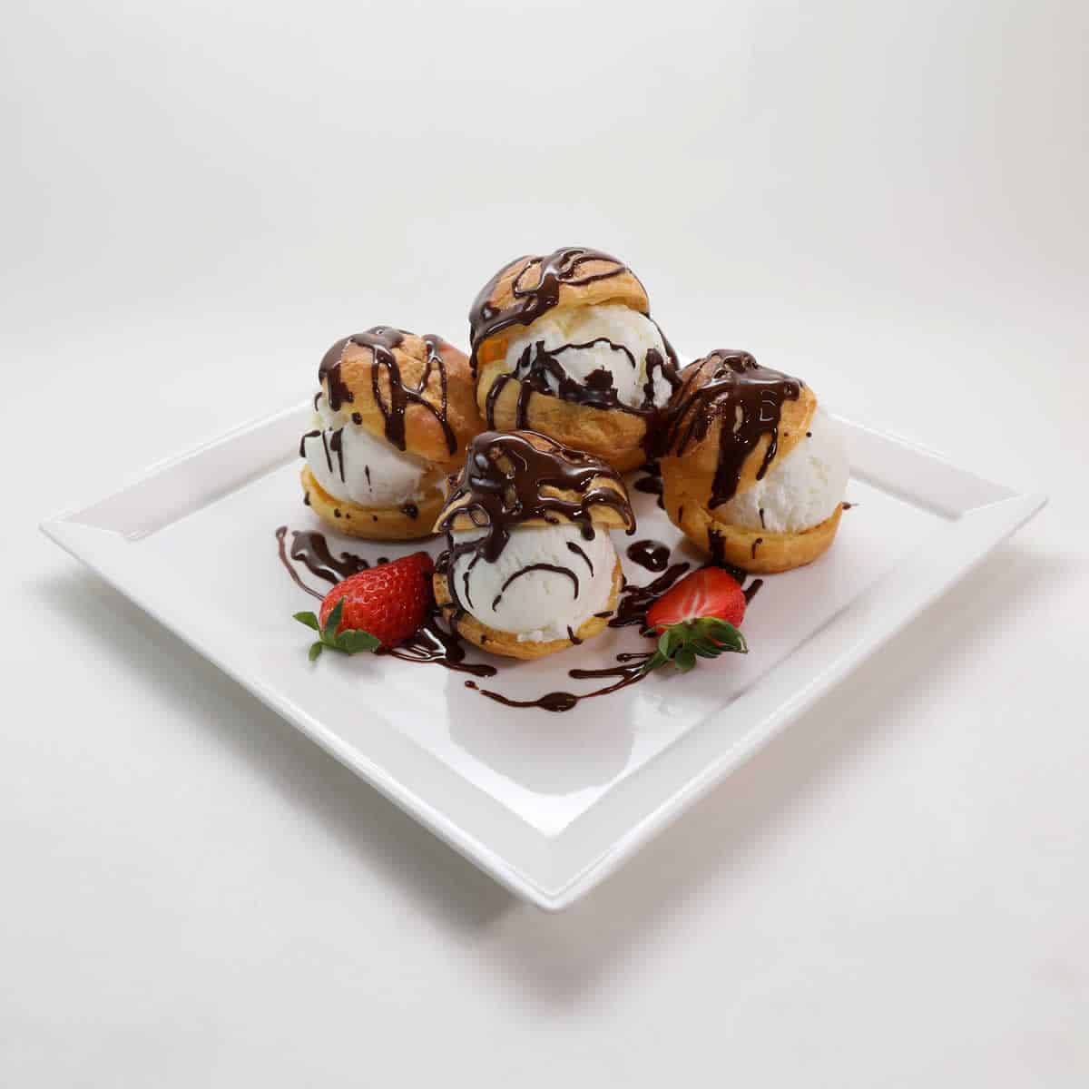Choux fourrés à la glace et chocolat