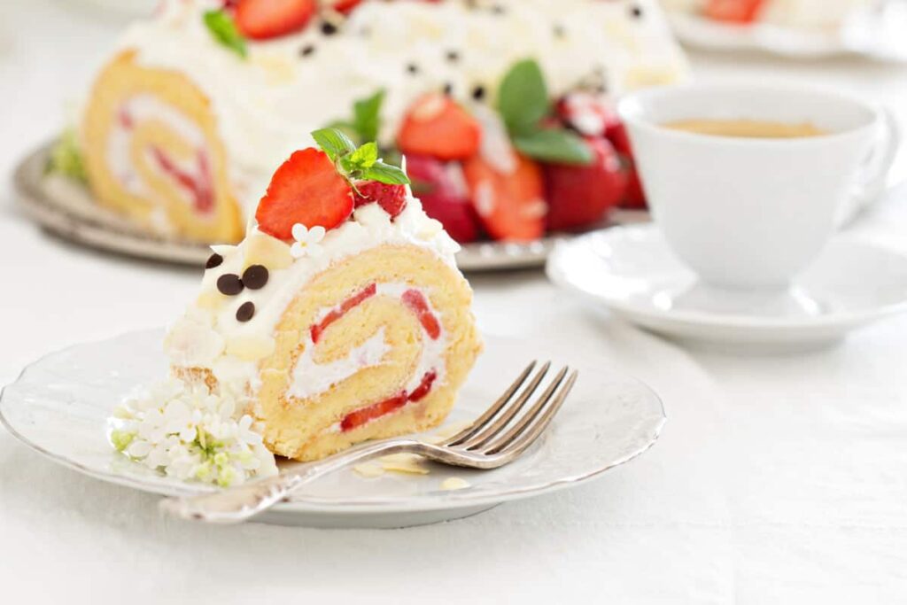 Gâteau roulé aux fraises et mascarpone