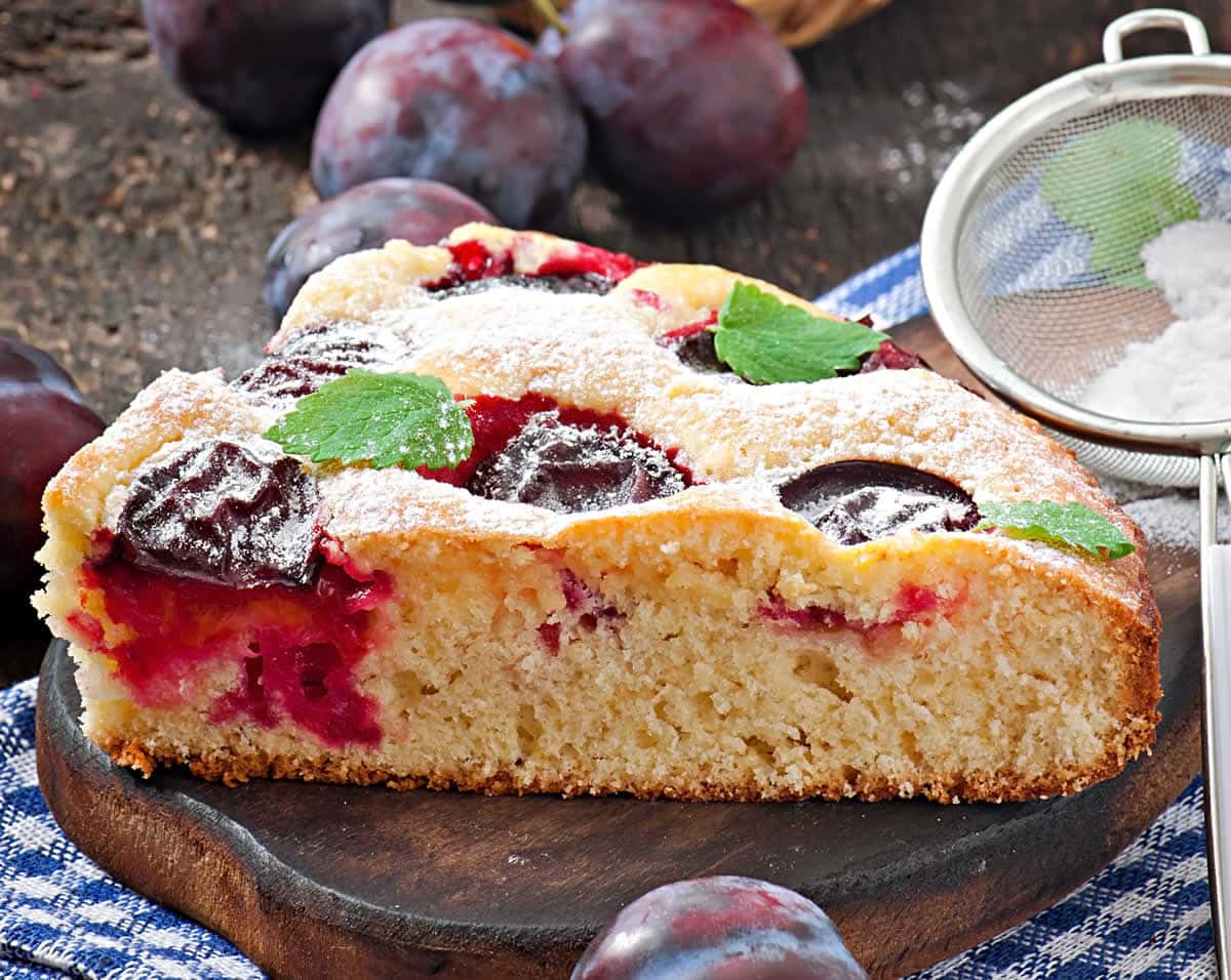 Gâteau fondant et moelleux aux prunes