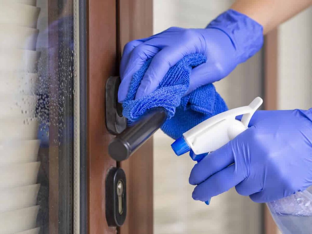 Comment nettoyer les poignées de porte