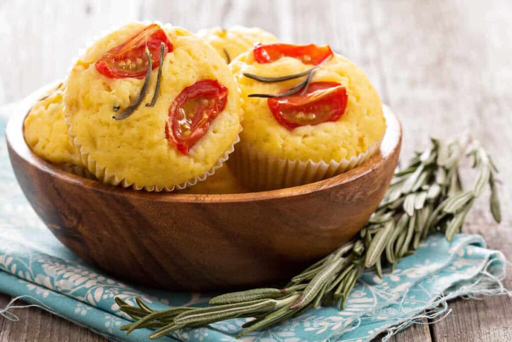 Muffins aux tomates cerises et fromage