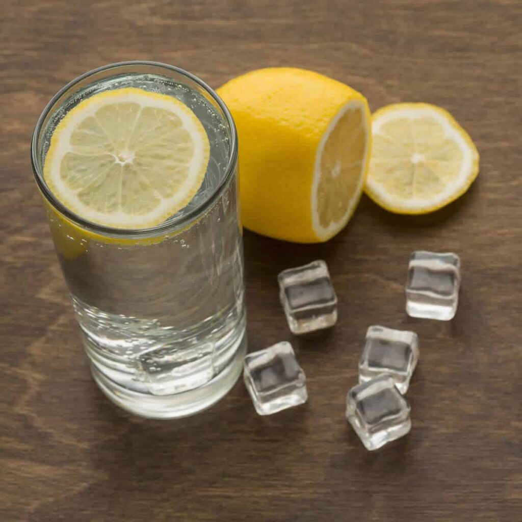 Quels sont les bienfaits de boire de l'eau avec du citron