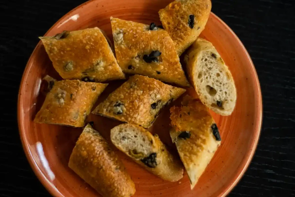 Pain aux olives noires