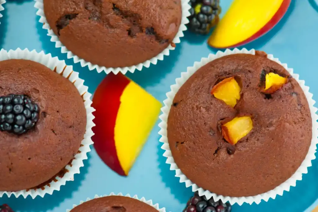 muffins au chocolat aux morceaux de fruits