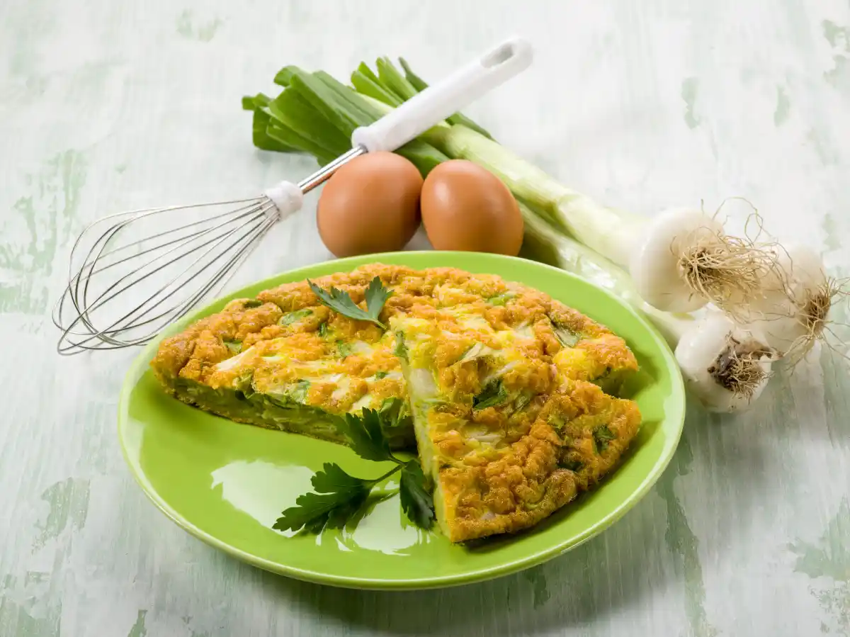 Omelette aux oignons et poireaux