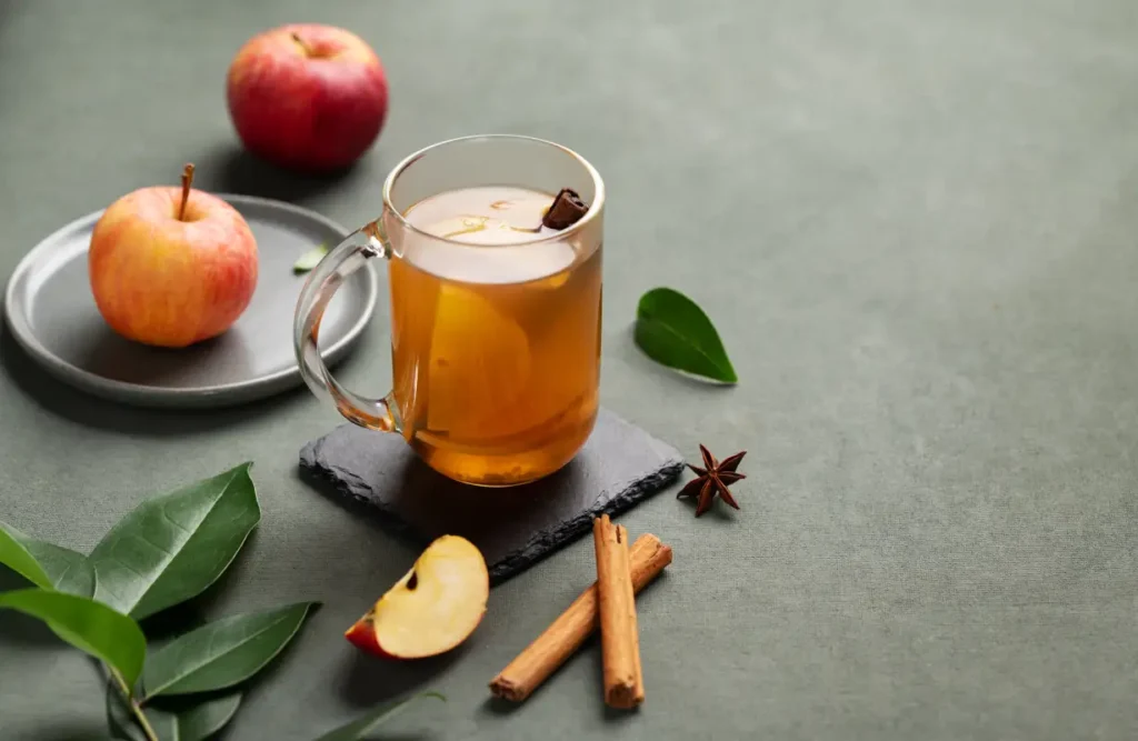 Punch aux pommes et à la cannelle