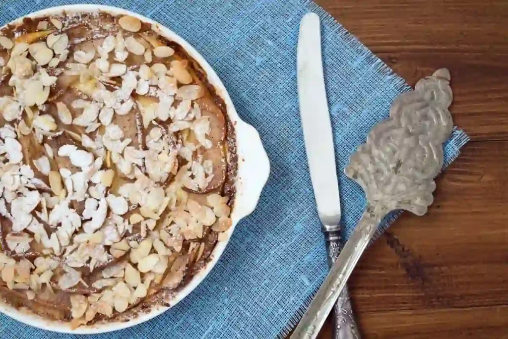 Tarte au fromage blanc aux poires et aux amandes