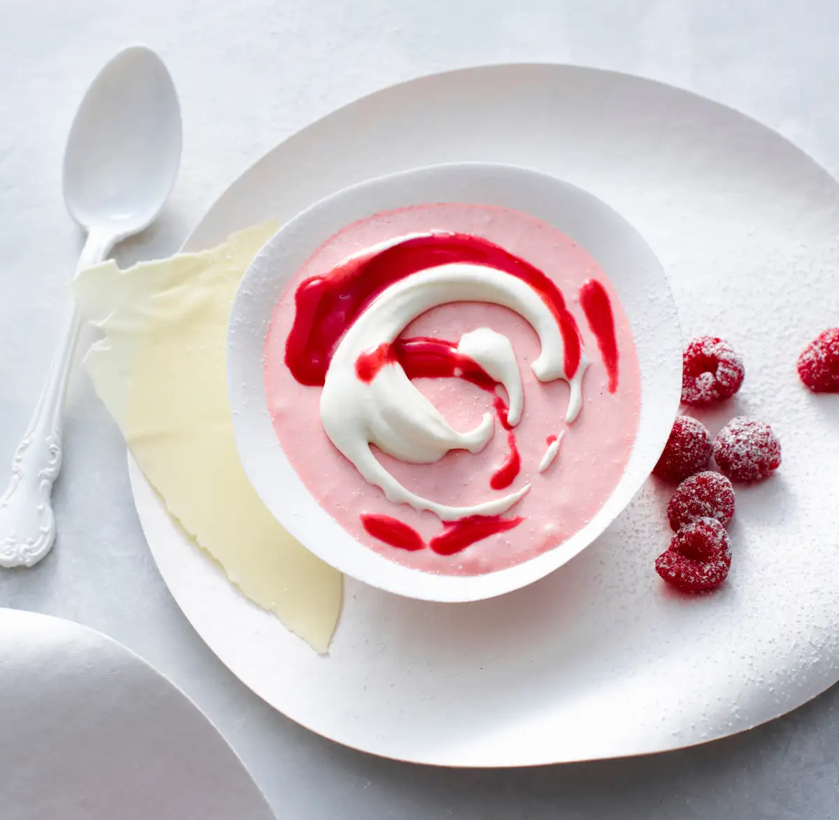 Mousse au chocolat blanc aux framboises