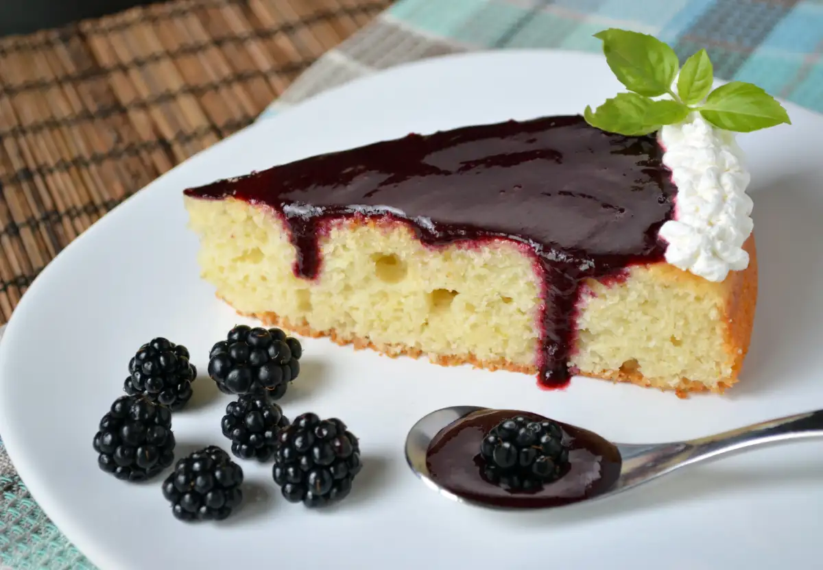 Cake Moelleux au Coulis de Fruits Rouges