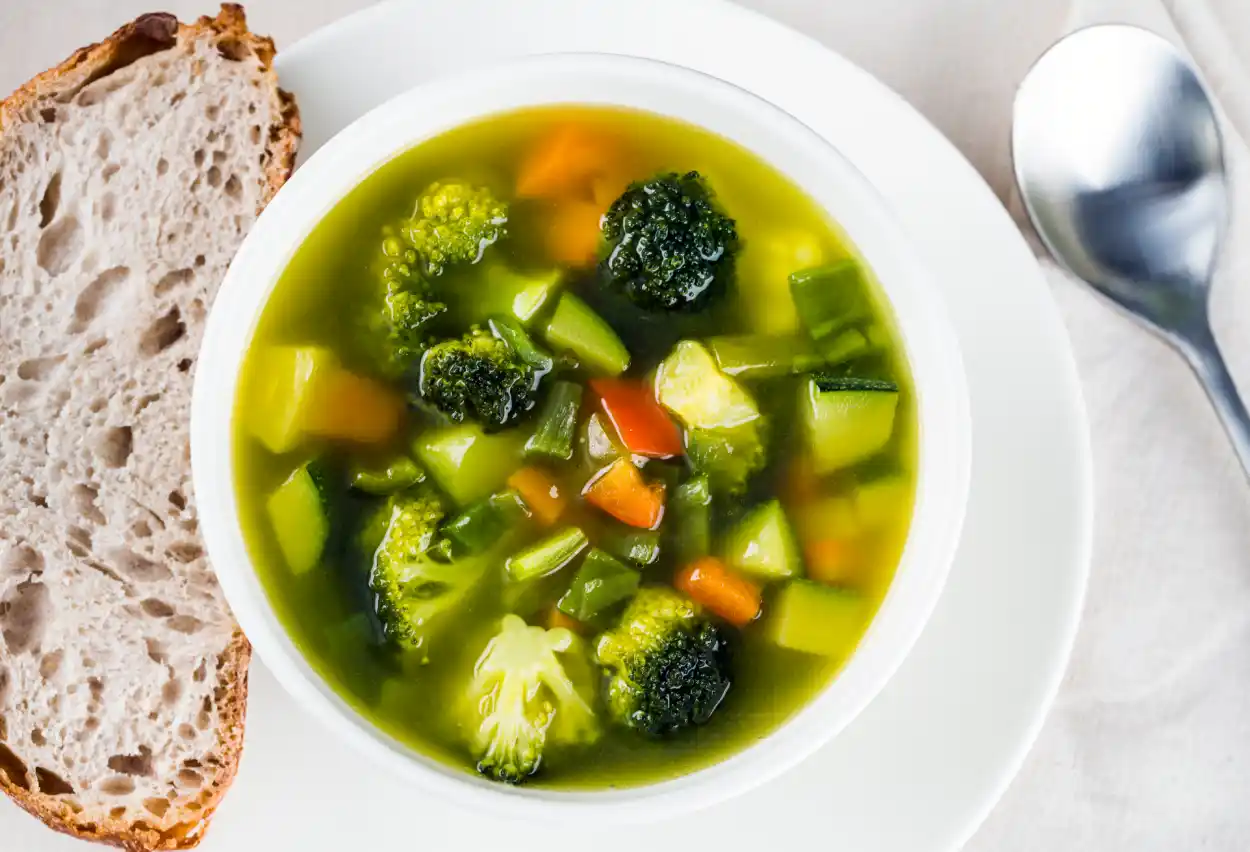Soupe de légumes claire