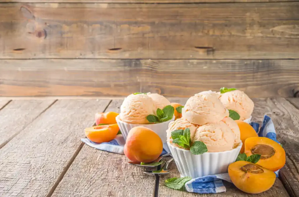 glace à l'abricot crémeuse et sans sorbetière