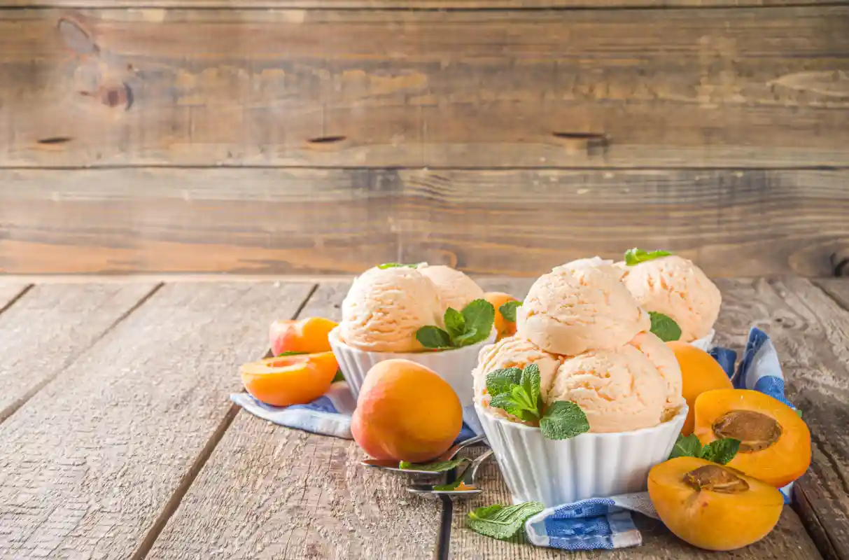 glace à l'abricot crémeuse et sans sorbetière