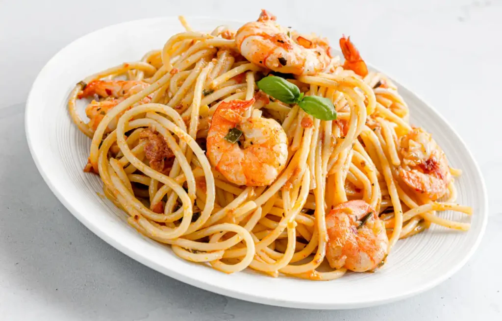 spaghetti aux crevettes à la sauce tomate
